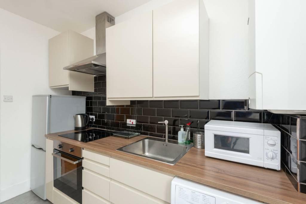 Ness Central Apartment - Greig Street อินเวอร์เนส ภายนอก รูปภาพ