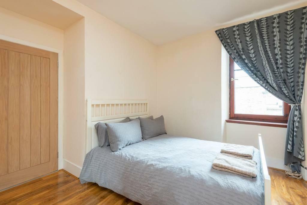 Ness Central Apartment - Greig Street อินเวอร์เนส ภายนอก รูปภาพ