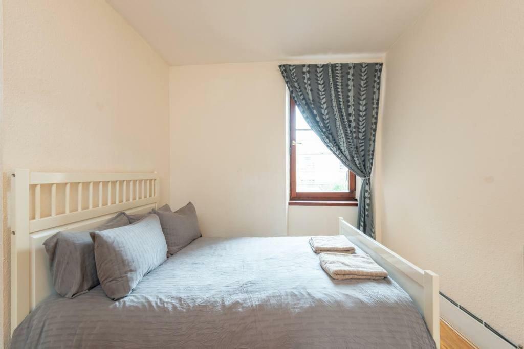 Ness Central Apartment - Greig Street อินเวอร์เนส ภายนอก รูปภาพ
