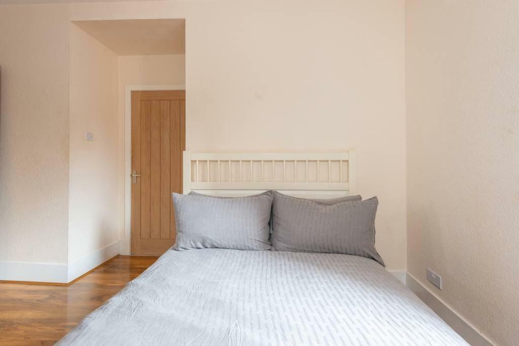 Ness Central Apartment - Greig Street อินเวอร์เนส ภายนอก รูปภาพ